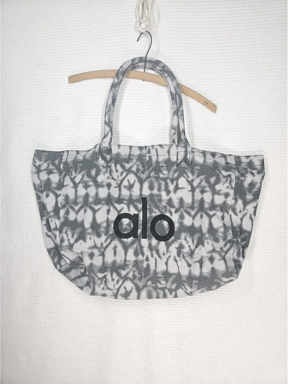 ALO Yoga Gray Tie Dye Large Canvas Tote Bag Gym Oblong Open Shoulder Strap